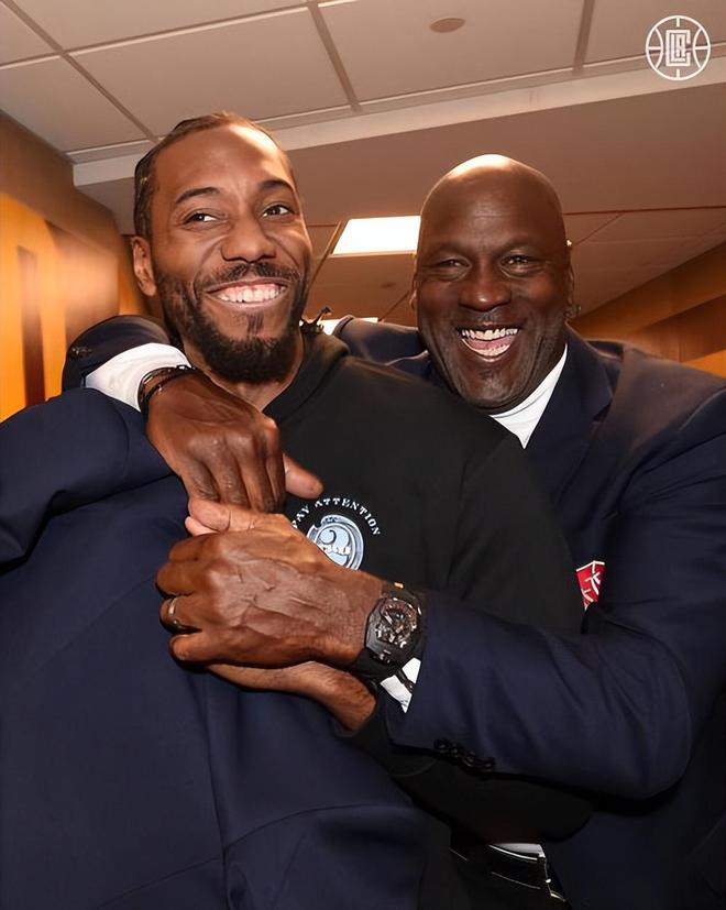 吴艳妮全运会摘银泪洒颁奖台，回应网友质疑（全运会夺银后泪洒领奖台，吴艳妮回应网友质疑）