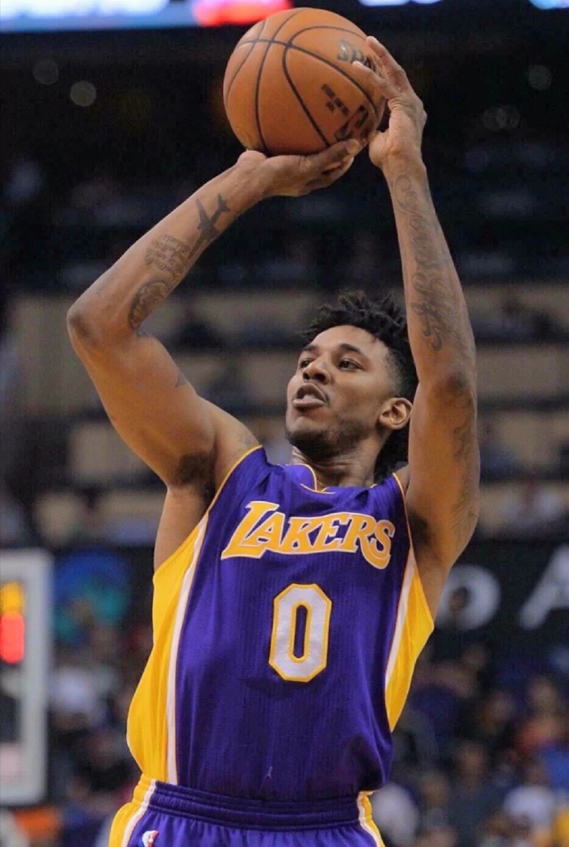 即将面对旧主，阿诺德晒抵达利物浦照片：回家了（战旧主在即，阿诺德晒到达利物浦照：回家了）