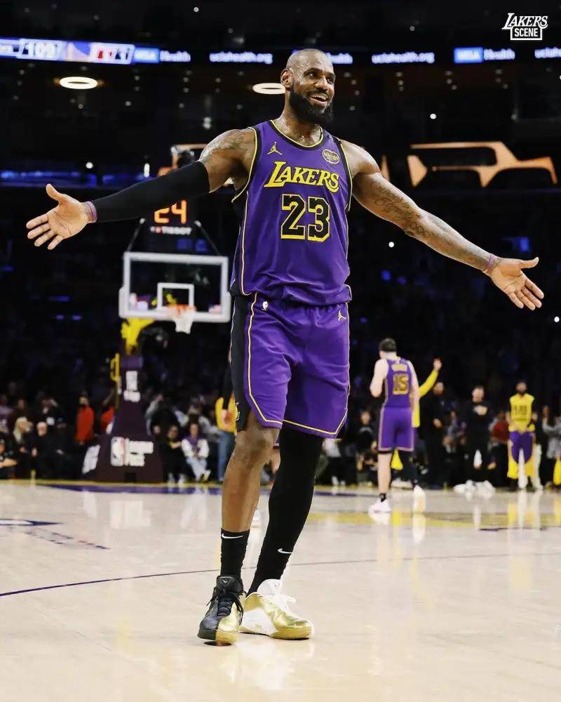 孔帕尼：凯恩和对手的手臂位置几乎一样，这种情况不该判点球（孔帕尼质疑判罚：凯恩与对手手臂位置几乎一致，不应判点球）