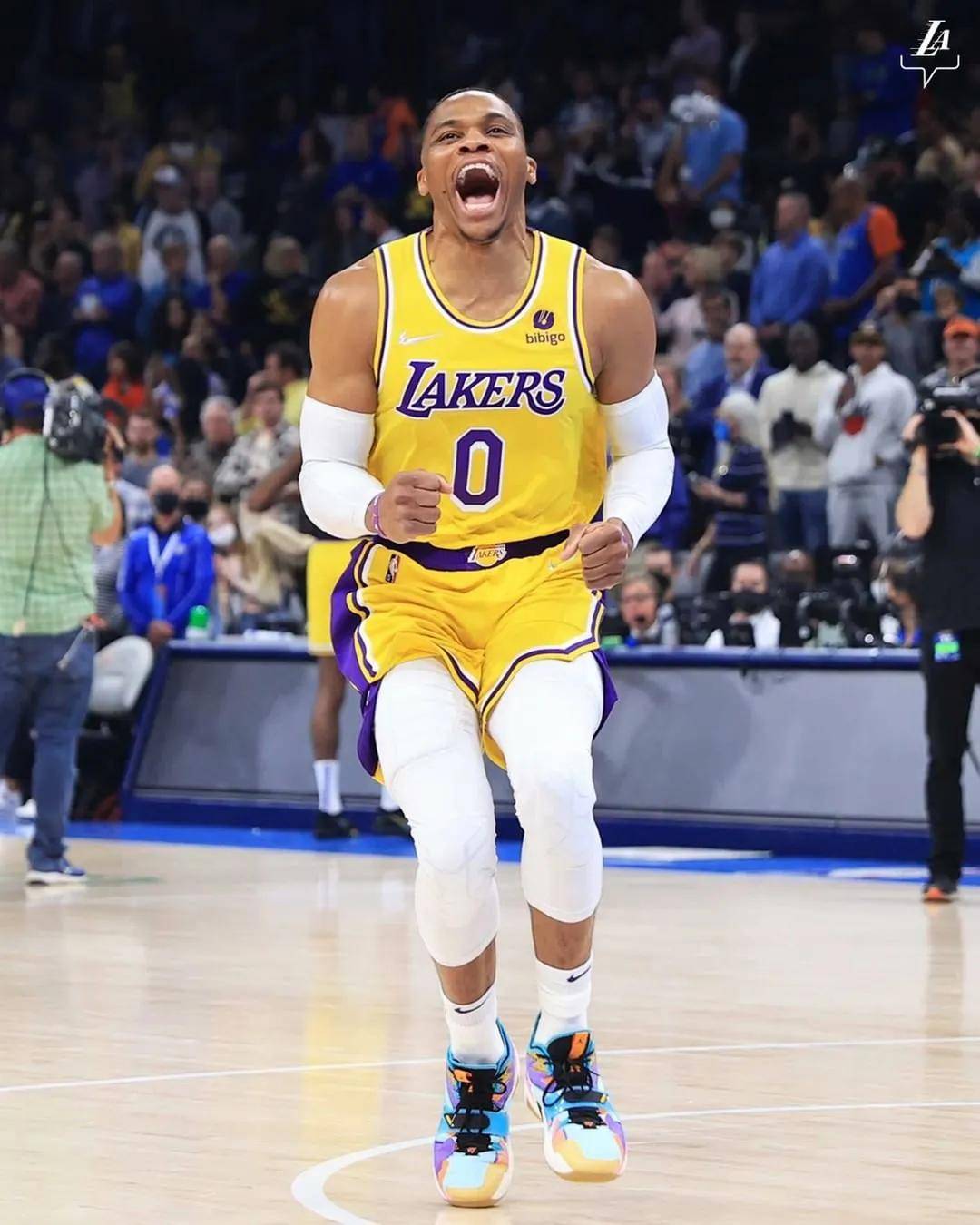 科莫队晒帕斯晃倒劳塔罗视频，后者回应差不多得了（科莫队发布帕斯晃倒劳塔罗视频，劳塔罗回应：差不多就行了）